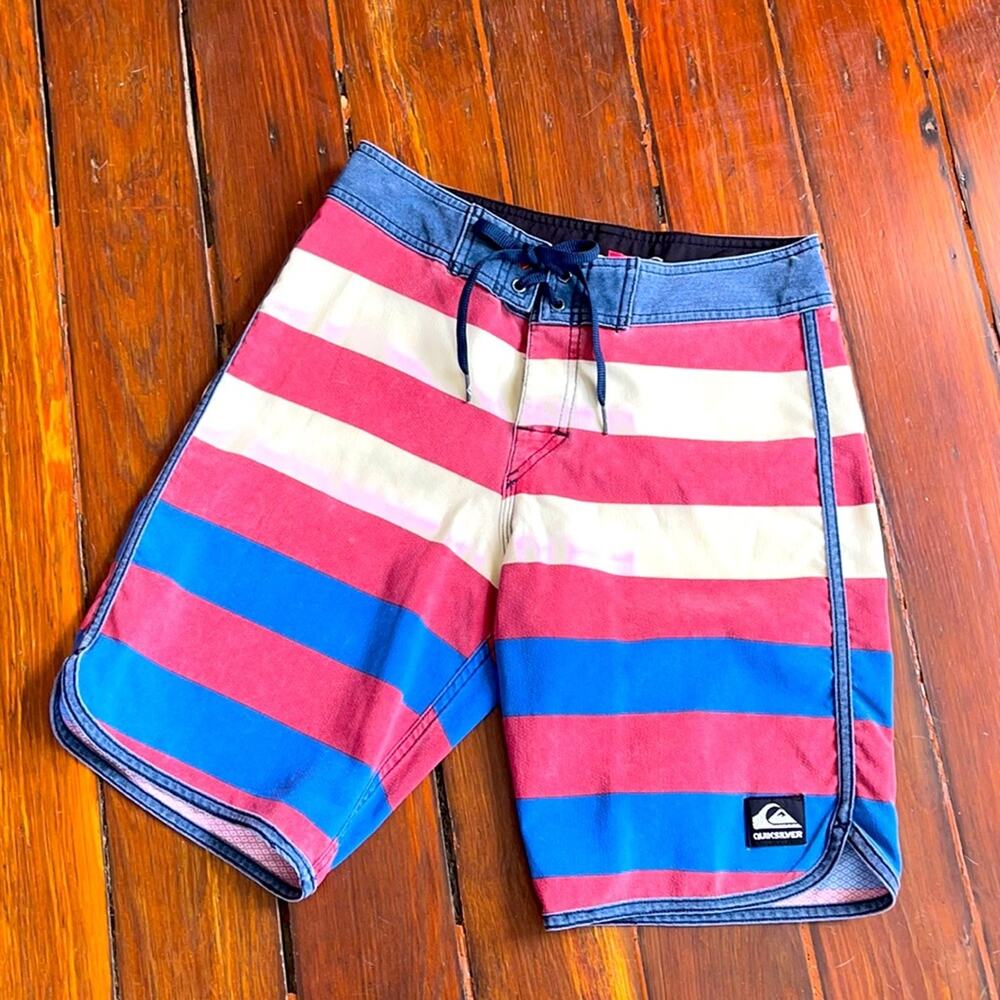 Quiksilver red white and blue striped unlined board shorts sz 28